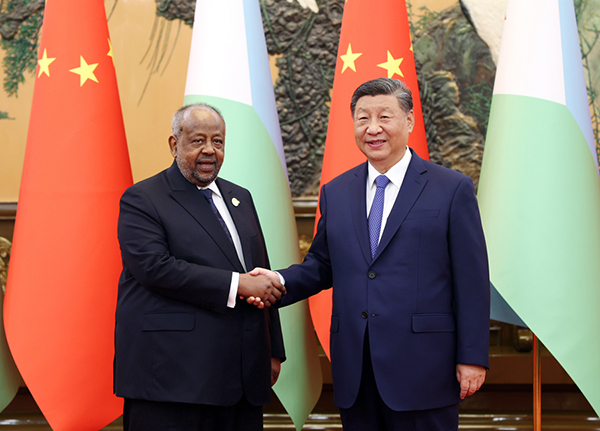 习近平会见吉布提总统盖莱1600.jpg