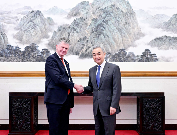 王会见英国1.jpg